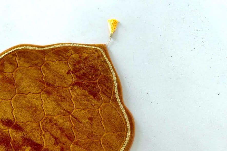 The Plush Prayer Mat - Royal Gold