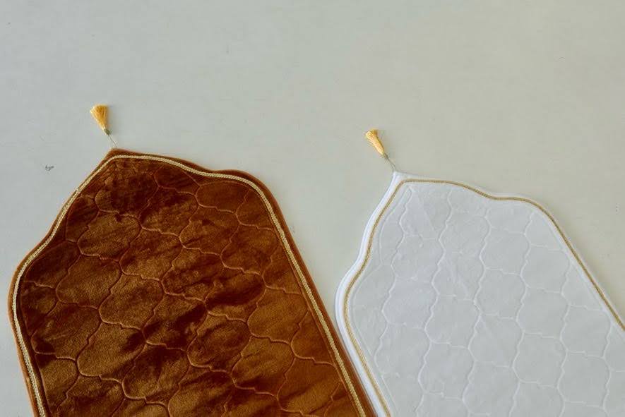 The Plush Prayer Mat - Royal Gold