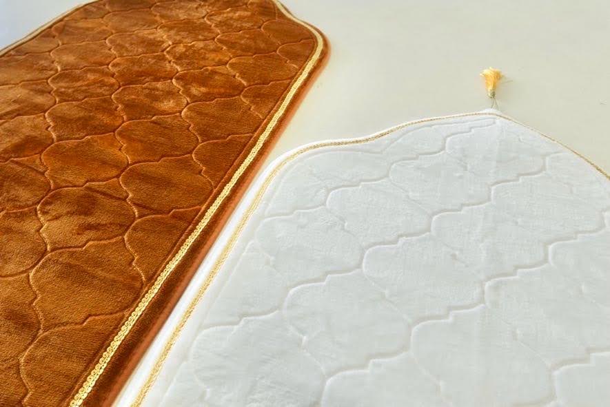 The Plush Prayer Mat - Royal Gold